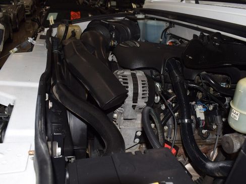 Used 2003 HUMMER H2 w/ Preferred Equipment Group image 56