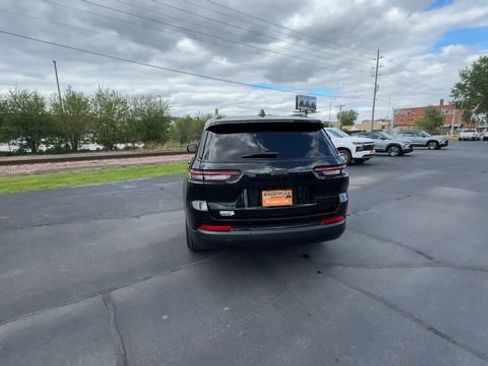 Used 2023 Jeep Grand Cherokee L Laredo AWD/4WD image 7