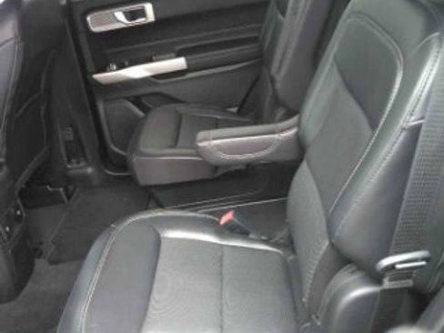 Used 2022 Ford Explorer Limited w/ Equipment Group 301A AWD/4WD image 5