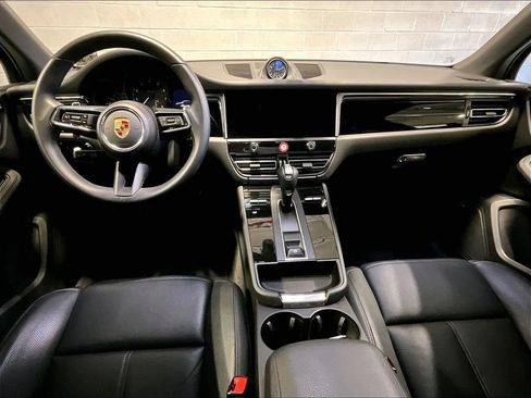 Used 2025 Porsche Macan image 18