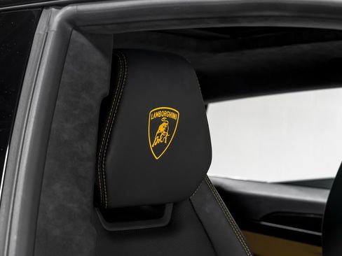 Used 2022 Lamborghini Urus AWD/4WD image 39