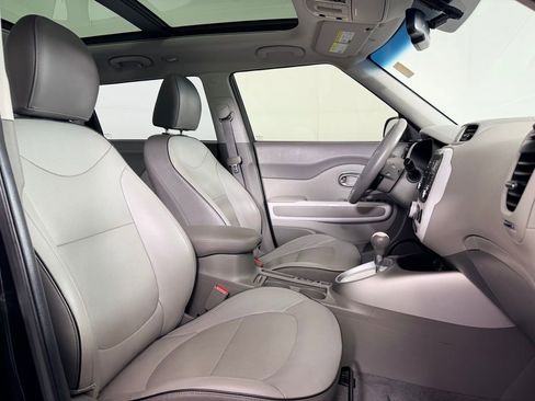 Used 2017 Kia Soul EV + w/ Sun & Fun Package image 35