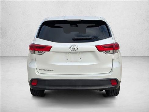 Certified 2019 Toyota Highlander LE FWD image 6