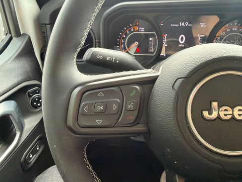 Used 2025 Jeep Gladiator Mojave w/ Convenience Group AWD/4WD image 13