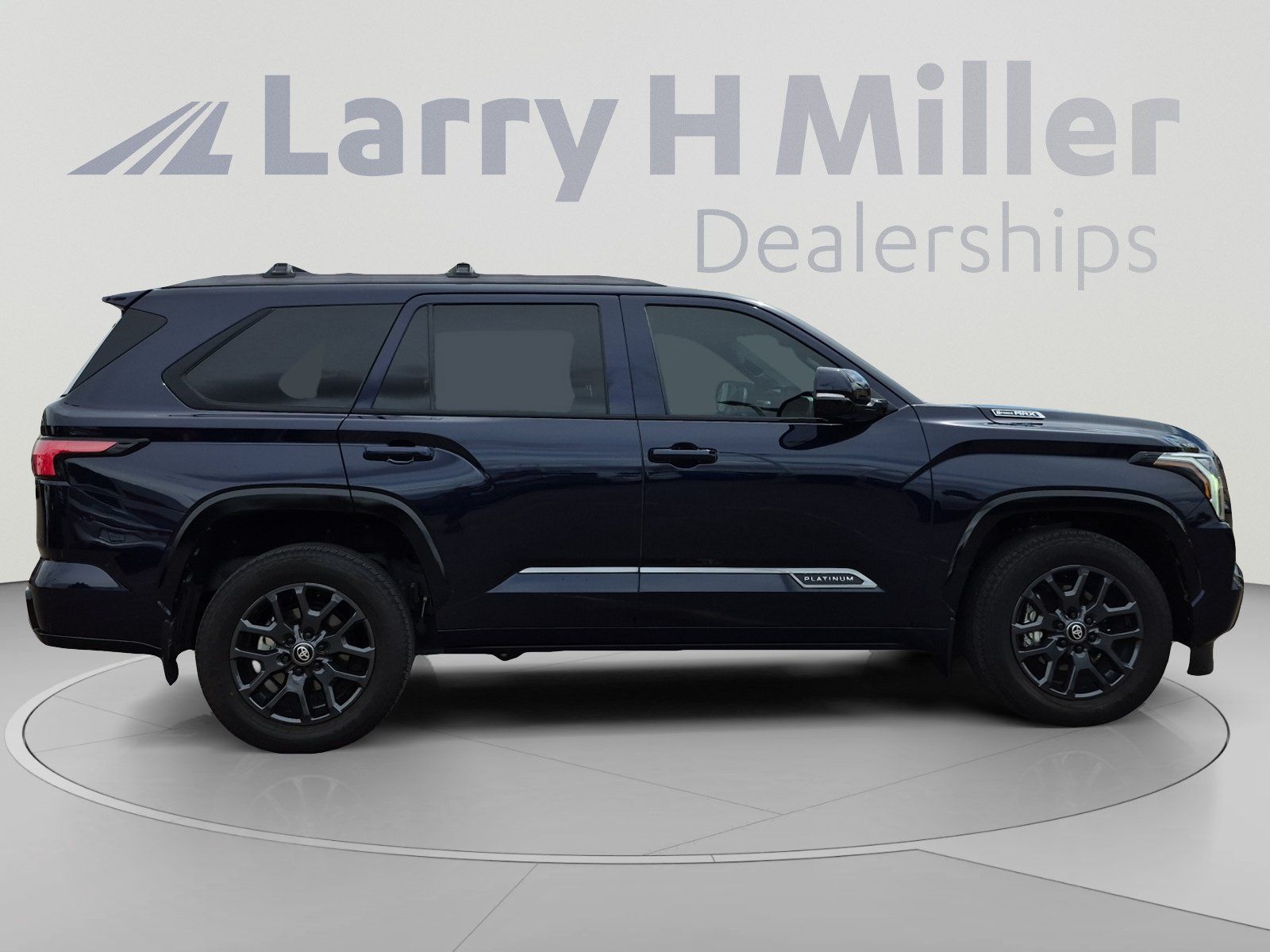 Used 2025 Toyota Sequoia Platinum AWD/4WD image 6