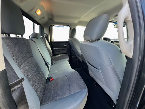 Used 2017 RAM 1500 Big Horn RWD image 12