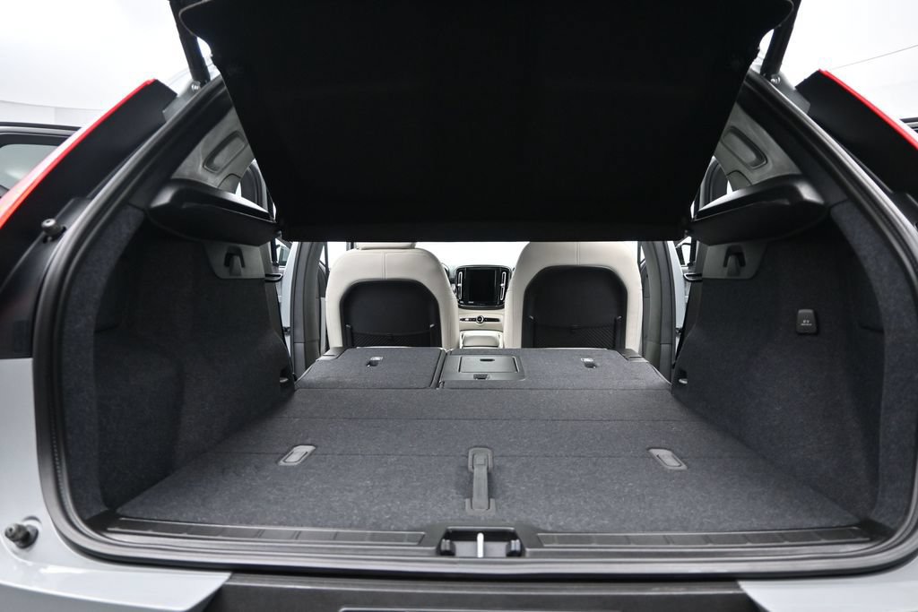 Used 2026 Volvo XC40 B5 Plus AWD/4WD image 18
