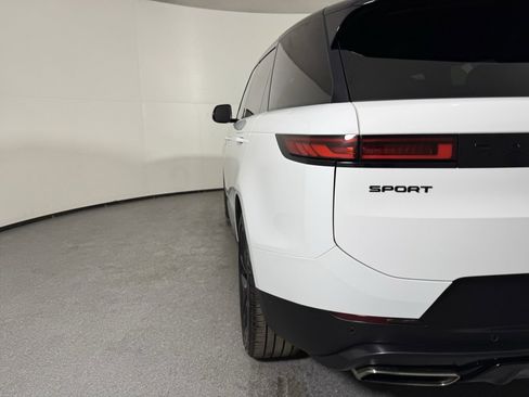 Used 2023 Land Rover Range Rover Sport SE image 8