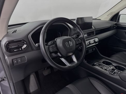 Certified 2023 Honda Pilot Touring image 9