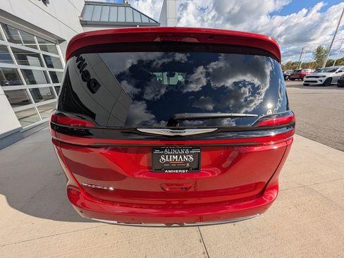 New 2026 Chrysler Pacifica Select image 10