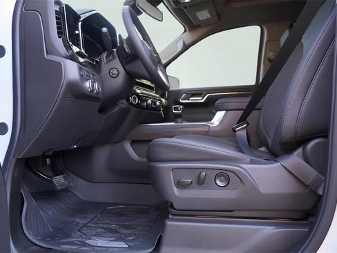 New 2026 GMC Sierra 1500 SLT image 18