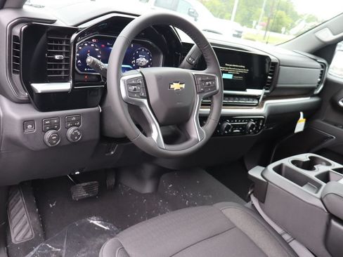 New 2026 Chevrolet Silverado 1500 LT w/ Z71 Off-Road Package AWD/4WD image 6