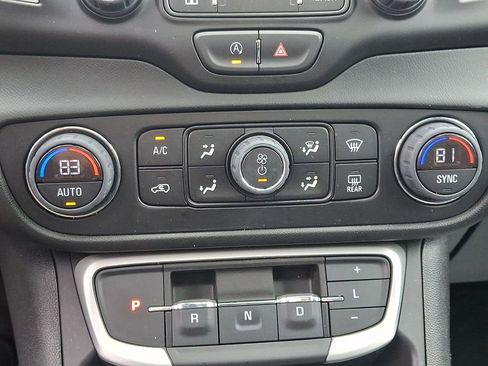 Certified 2022 GMC Terrain SLT w/ Infotainment Package II image 16