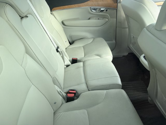 Used 2021 Volvo XC90 T5 Momentum w/ Protection Package Premier AWD/4WD image 9