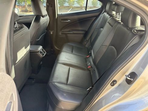 Used 2021 Lexus UX 200 image 23