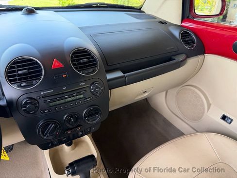 Used 2010 Volkswagen Beetle Convertible FWD image 12