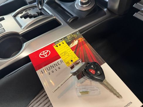 Certified 2016 Toyota 4Runner SR5 AWD/4WD image 38