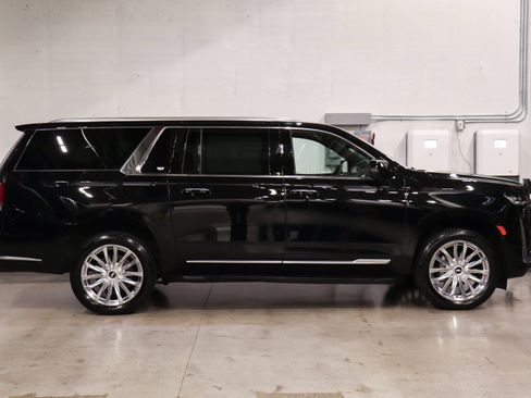 Used 2022 Cadillac Escalade ESV Premium Luxury image 6