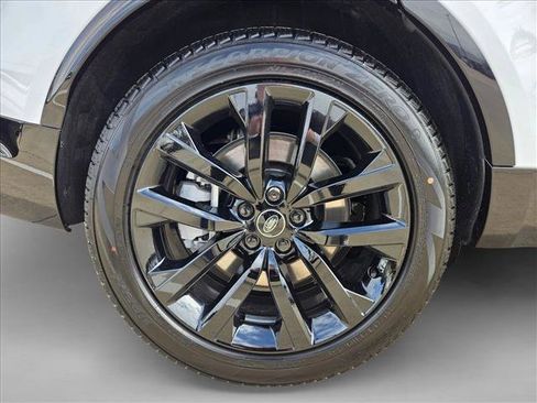 New 2026 Land Rover Discovery Limited Edition image 10