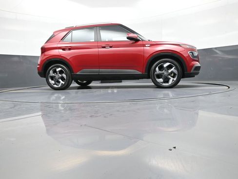 Certified 2023 Hyundai Venue Limited FWD image 28