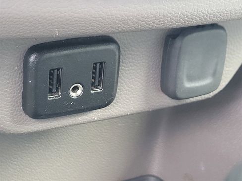 Used 2018 Chevrolet Traverse LT image 22