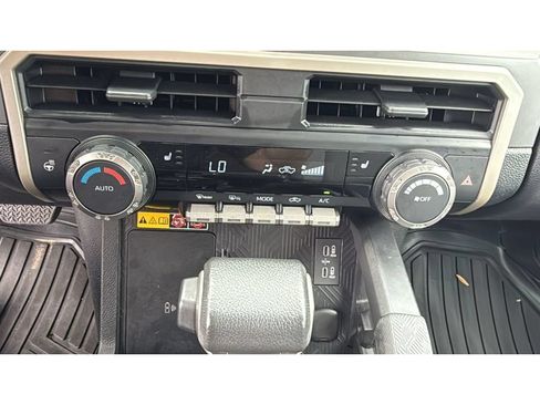 Certified 2024 Toyota Tacoma SR5 AWD/4WD image 22
