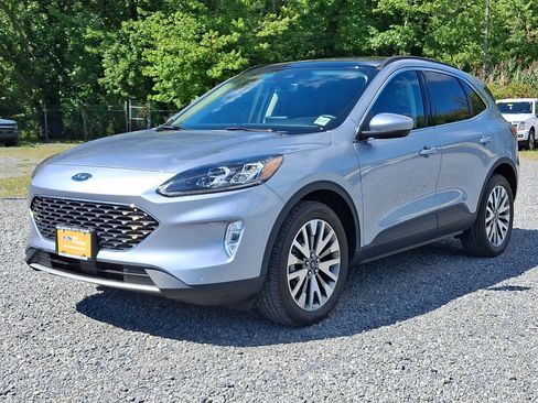 Certified 2022 Ford Escape Titanium w/ Class II Trailer Tow Package AWD/4WD image 3