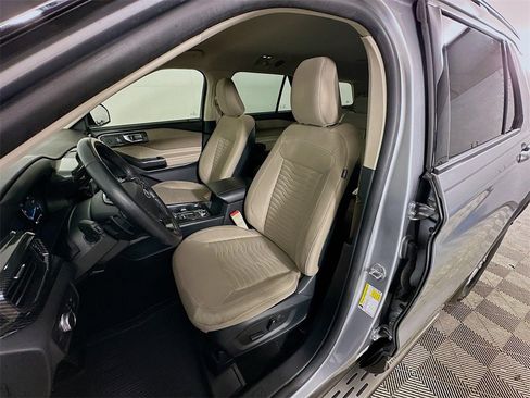 Used 2020 Ford Explorer XLT w/ Class III Trailer Tow Package image 23