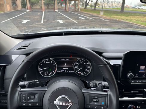 Used 2025 Nissan Pathfinder SV image 29