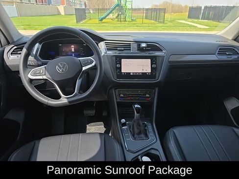 Used 2023 Volkswagen Tiguan SE w/ Panoramic Sunroof Package image 5