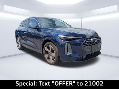 Certified 2025 Audi Q5 Prestige AWD/4WD image 2