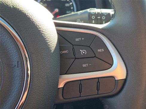 Certified 2020 Jeep Renegade Latitude image 32