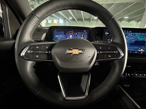 Used 2025 Chevrolet Suburban LT image 26