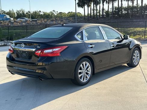 Used 2017 Nissan Altima 2.5 SV w/ Convenience Package FWD image 11