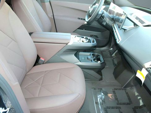 New 2026 BMW iX xDrive60 w/ Premium Package image 32