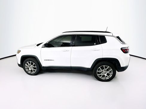 Used 2022 Jeep Compass Latitude w/ Sun and Sound Group AWD/4WD image 4