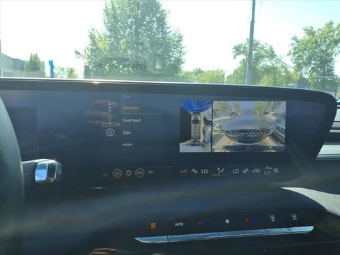 Used 2025 Buick Enclave Preferred w/ Power Package image 12