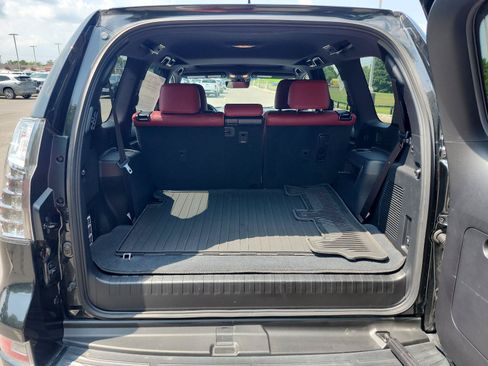 Used 2023 Lexus GX 460 Luxury w/ Accessory Package AWD/4WD image 10