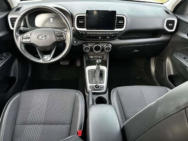 Used 2025 Hyundai Venue Limited FWD image 21