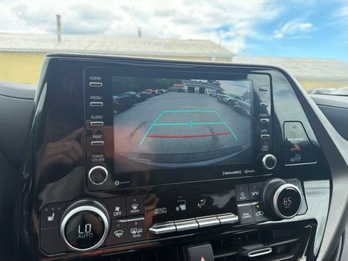 Used 2021 Toyota Highlander XLE AWD/4WD image 62