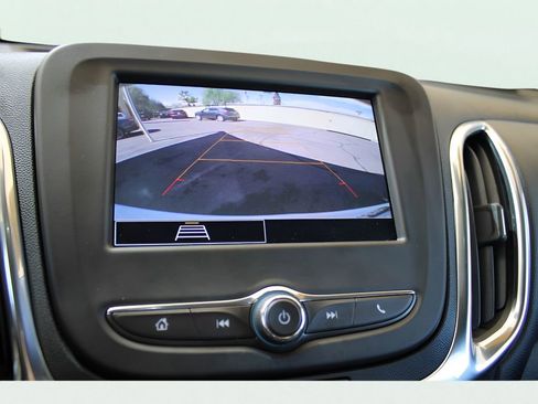 Used 2023 Chevrolet Equinox LS image 20