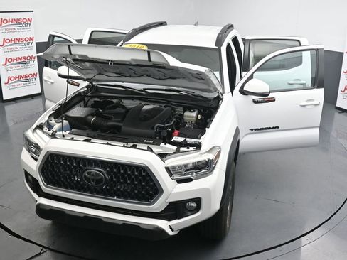 Used 2019 Toyota Tacoma TRD Off-Road AWD/4WD image 40