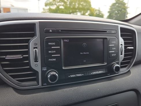 Used 2018 Kia Sportage LX FWD image 34