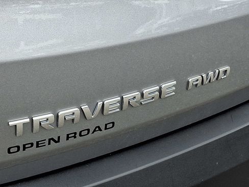Used 2023 Chevrolet Traverse LT AWD/4WD image 31