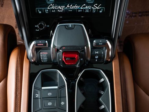 Used 2021 Lamborghini Urus AWD/4WD image 26