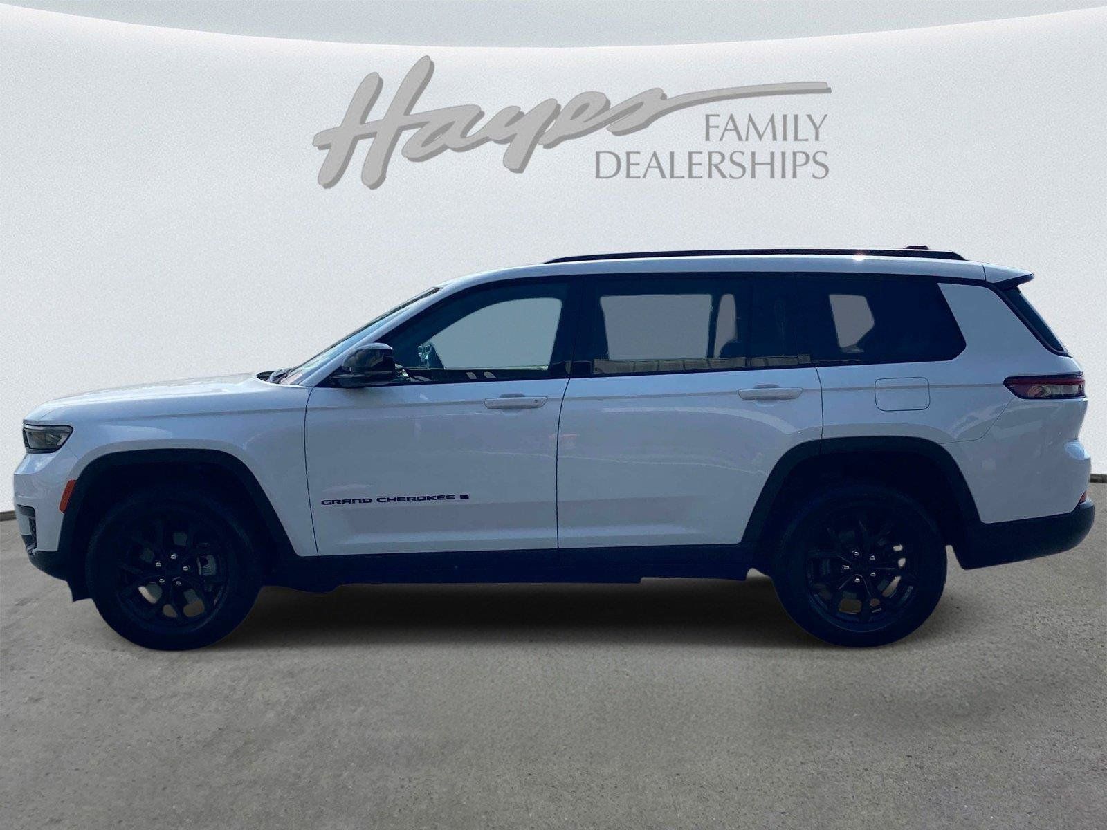 Used 2025 Jeep Grand Cherokee L Laredo RWD image 8