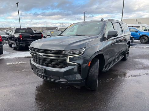 Used 2022 Chevrolet Suburban RST w/ Luxury Package image 4
