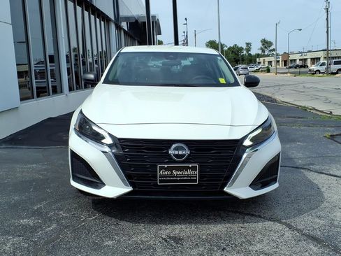 Used 2025 Nissan Altima 2.5 SV FWD image 2