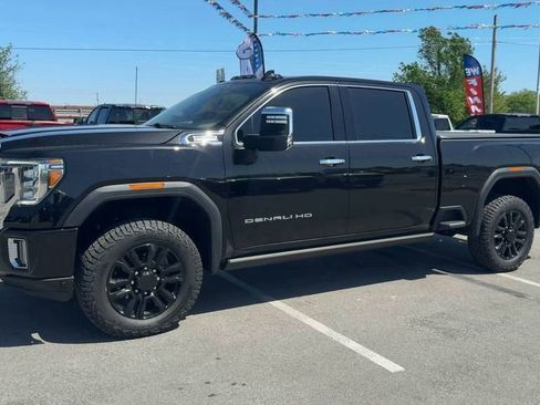 Used 2023 GMC Sierra 2500 Denali w/ Denali Black Diamond Edition AWD/4WD image 2