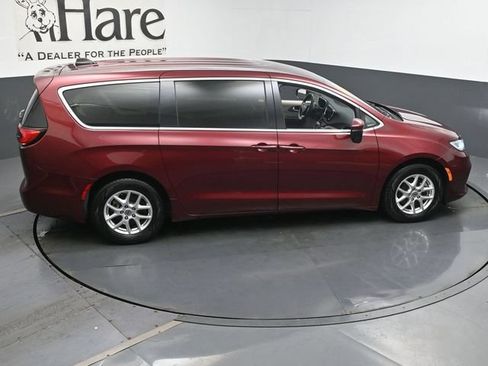 Used 2023 Chrysler Pacifica Touring-L FWD image 41